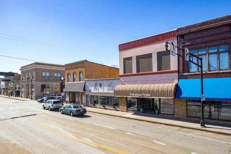 Prime Retail Space on Oregon Street, Oshkosh – 5000+ Sq Ft, Recent Updates