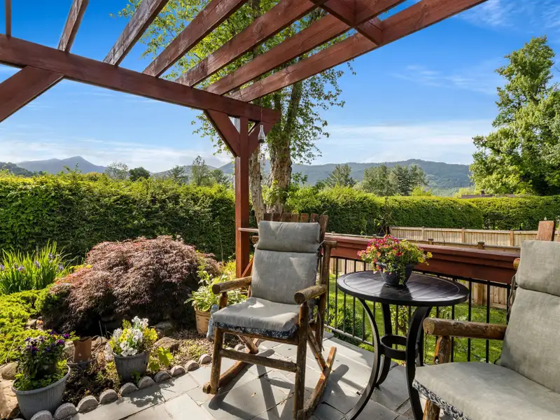 Ranch-style Estate Near Waynesville Inn, 5br/6.5ba, Ideal for Boutique Hospitality or Residence