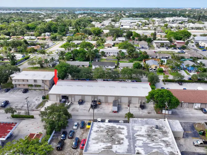 End-cap Warehouse with Offices in Central Jupiter, Move-in Ready