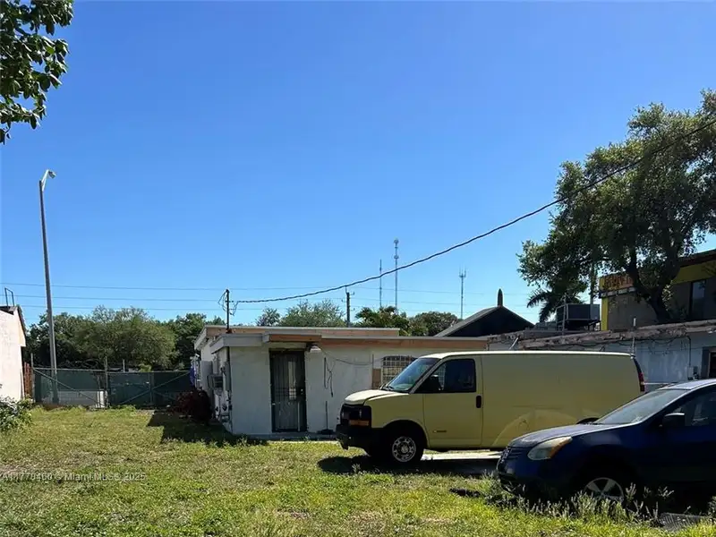 Free Standing Building for Rent in Hallandale Beach with New Roof and Large Lot