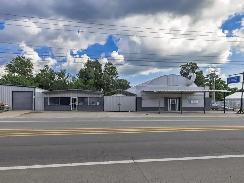 Profitable Auto Glass Repair and Body Shop with Expansion Potential in Hempstead County, Arkansas
