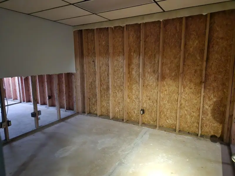 Versatile 4,600 Sq Ft Retail/professional Space with Separate Entrances and Utilities