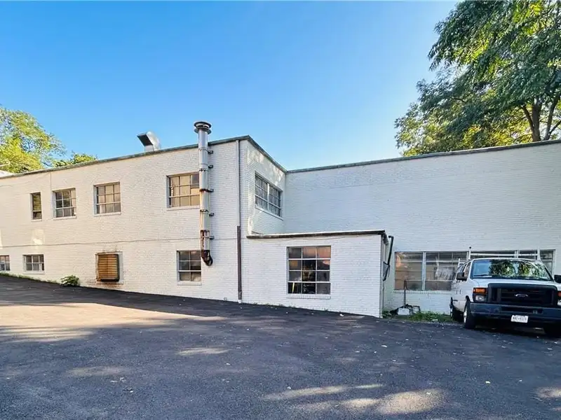 16,000 Sf Industrial Flex Building in Prime Location with 88% Leased Tenants