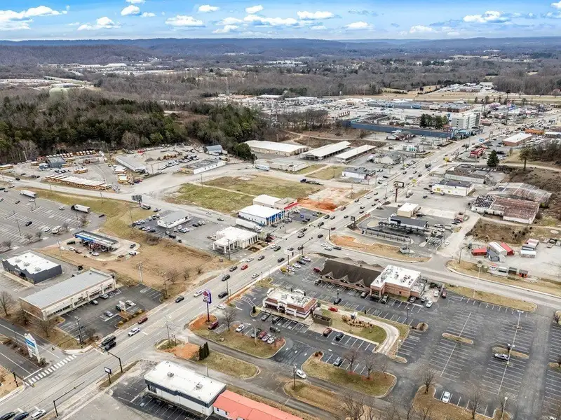 Commercial Building in High Traffic Area Near I-40, 3657 Sq Ft on .41 Acres