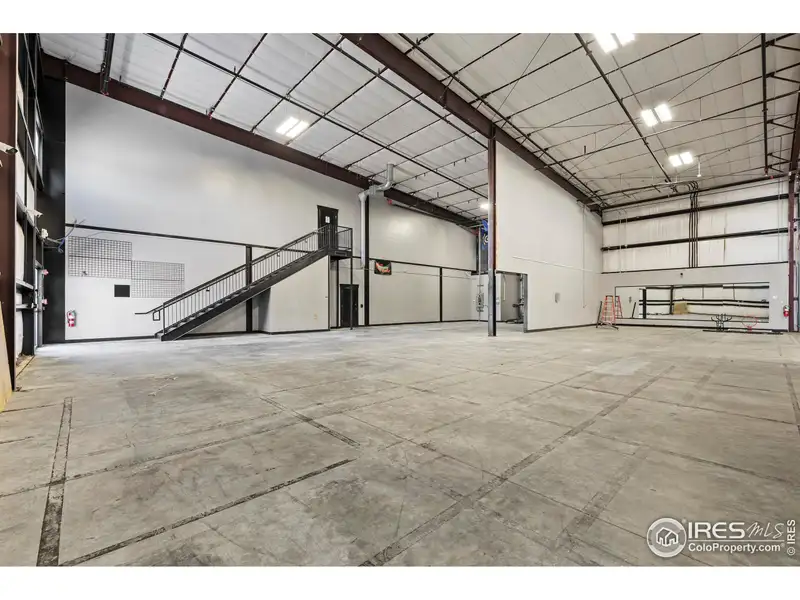 Versatile Office/warehouse in Highland Industrial Park, Windsor - Ideal for Various Business Uses