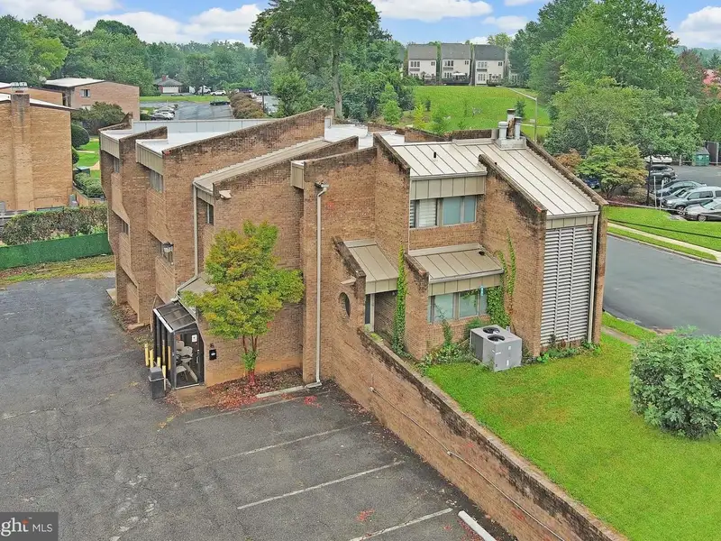 Commercial Building for Sale in Annandale - 8,202 Sq. Ft., Zoned C-3, Corner Lot