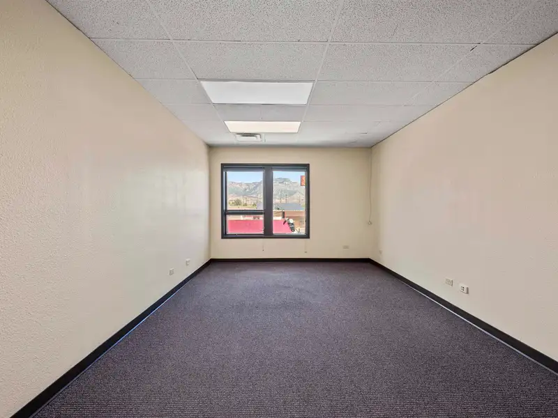 Two-story Commercial Investment Property in Downtown Parachute with 6%+ Cap Rate