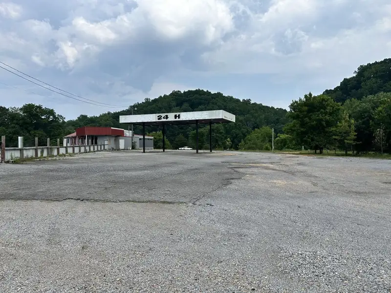 Commercial Restaurant with Rv Hookups and Additional Lot Near I-40 Exit 152