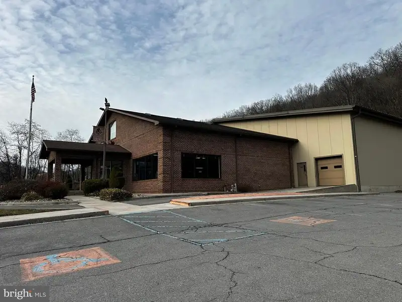 Versatile Commercial Property with Showroom, Offices, and Large Metal Building in Prime Location