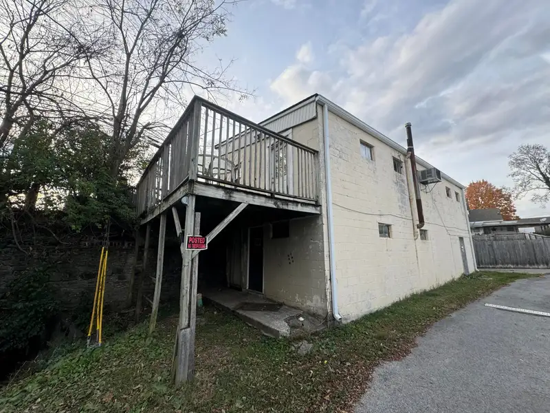 Downtown Georgetown Block Building with Parking, B-2 Zoning, 900 Sq Ft Per Level