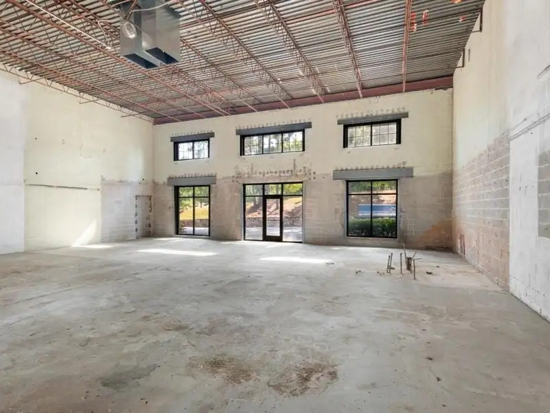 Industrial/flex Building in Prime Atlanta Location with Recent Upgrades and Parking Options