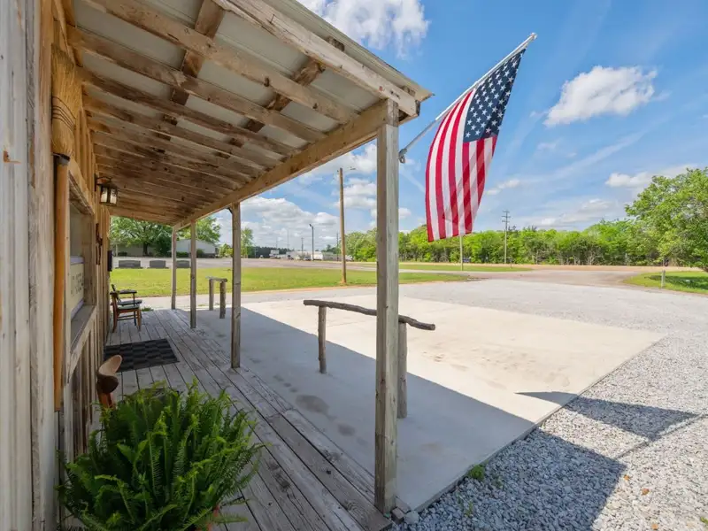 Commercial Restaurant on 3.4 Acres in Parsons, Tn with Highway Frontage and Modern Amenities