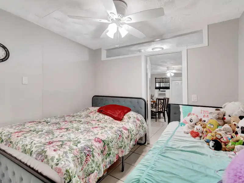 Well-maintained 6-unit Multifamily Property in South Florida with Value-add Potential
