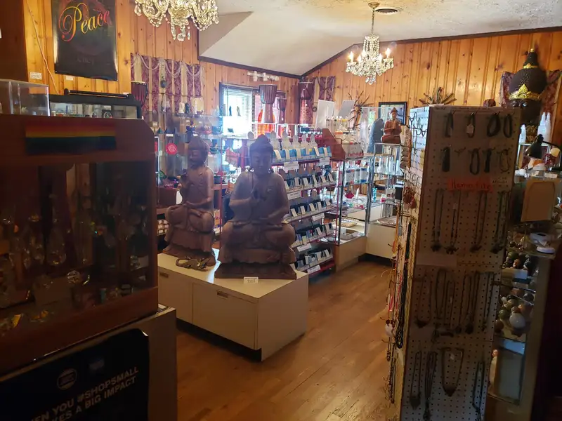 Versatile Retail Gift Shop and Cottages on 7.95 Acres with Mountain Views