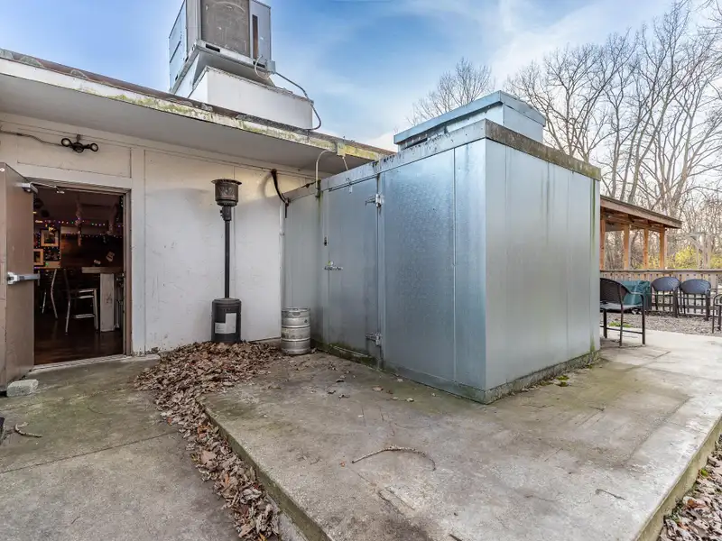 Renovated Commercial Building with Land for Sale in Central Location, Ideal for Restaurant