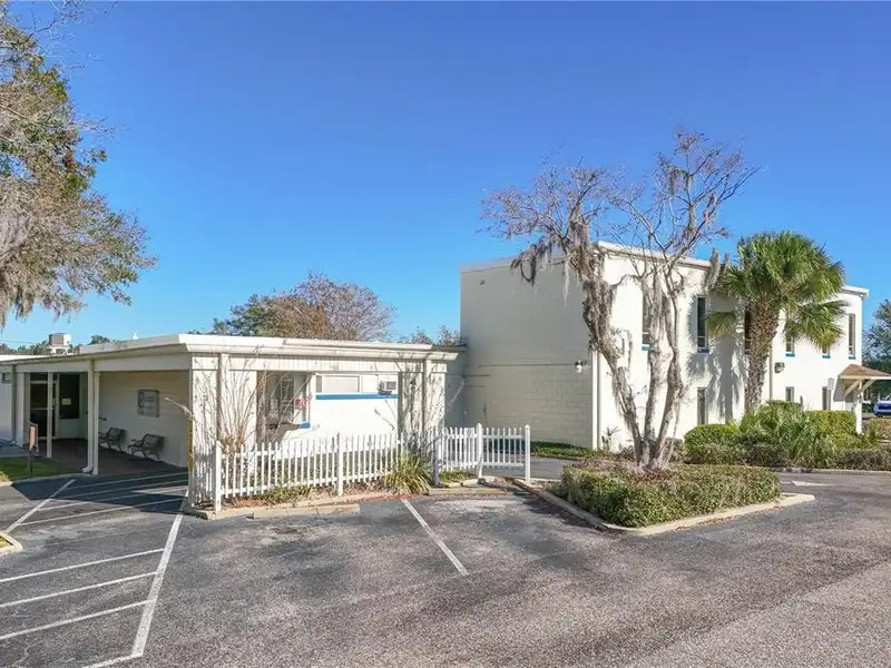 Medical Office Building for Sale in Prime Clermont Location with Ample Parking