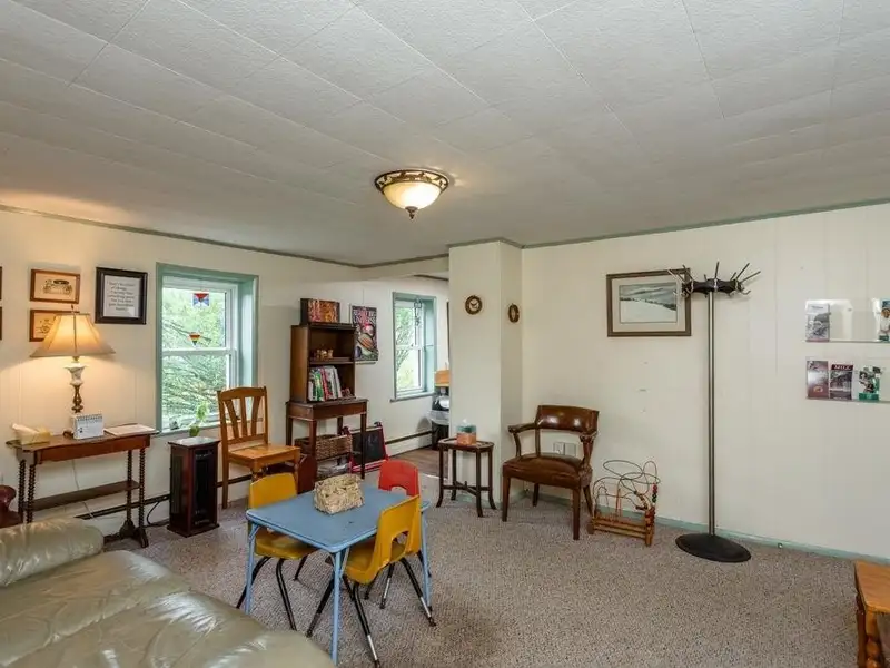 Victorian Office Space with Ada Compliance in Quaint Broadway, Ideal for Airbnb Potential