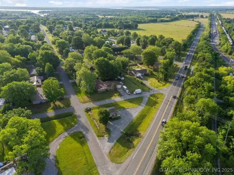 Prime Commercial Property on High-traffic Road with New Roof in 2023
