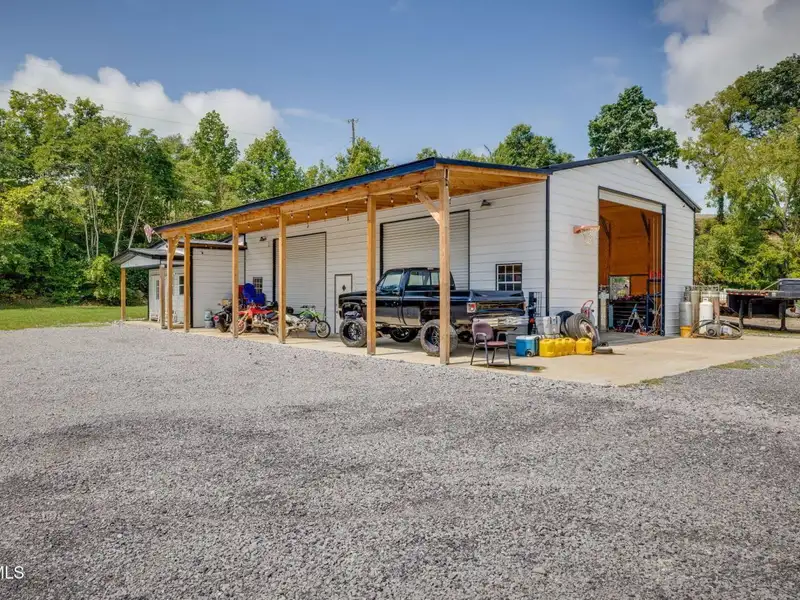 Custom Barndominium on 3 Acres with Pool and Income-generating Garage in Tennessee