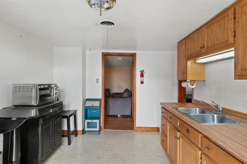 Established Bar and Restaurant with Living Quarters in Stevens Point Area