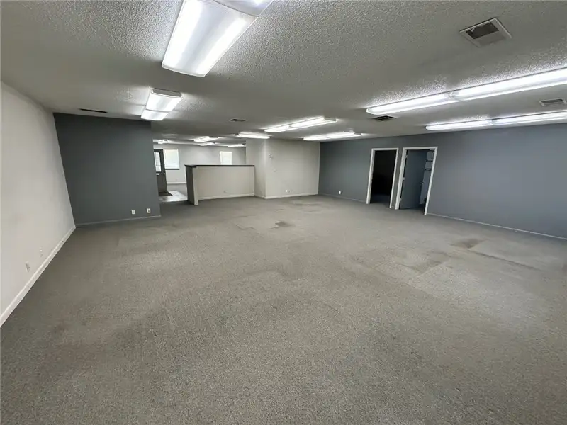 Versatile Office Suites Available for Lease with Customization Options