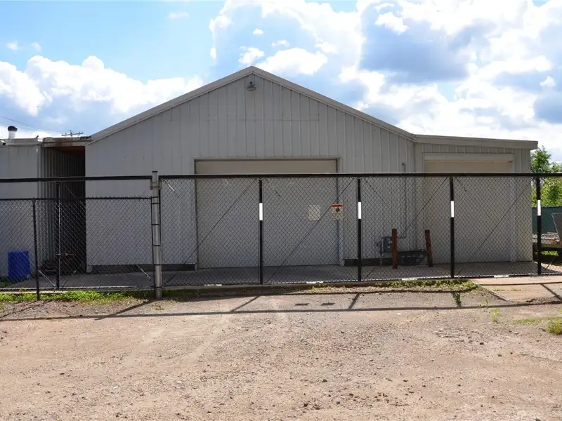 Turnkey Scratch and Dent Appliance Warehouse with Residence in Cedar Rapids, Ia