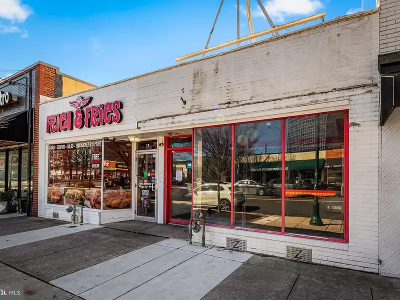 Two Storefronts in Towson: Restaurant and Vacant Space for Lease