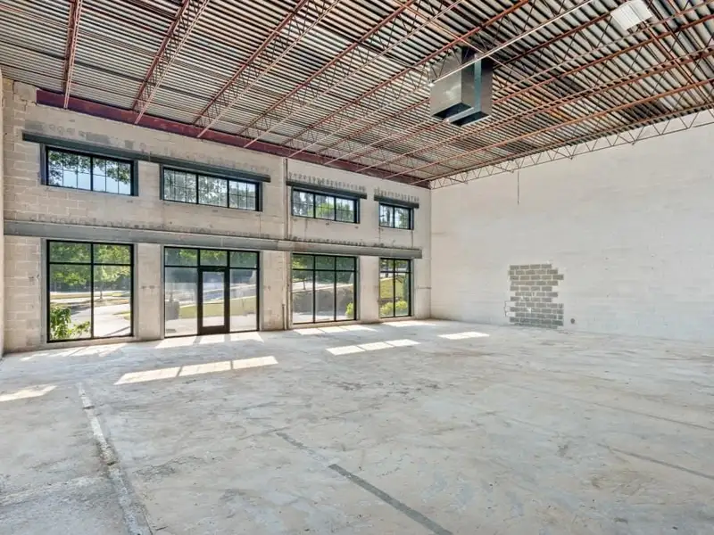 Industrial/flex Building in Prime Atlanta Location with Recent Upgrades and Parking Options