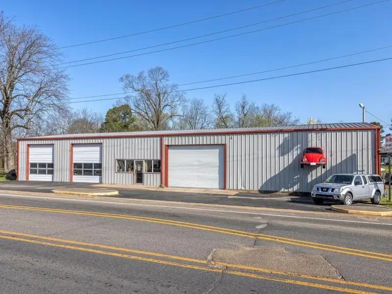 Profitable Auto Glass Repair and Body Shop with Expansion Potential in Hempstead County, Arkansas