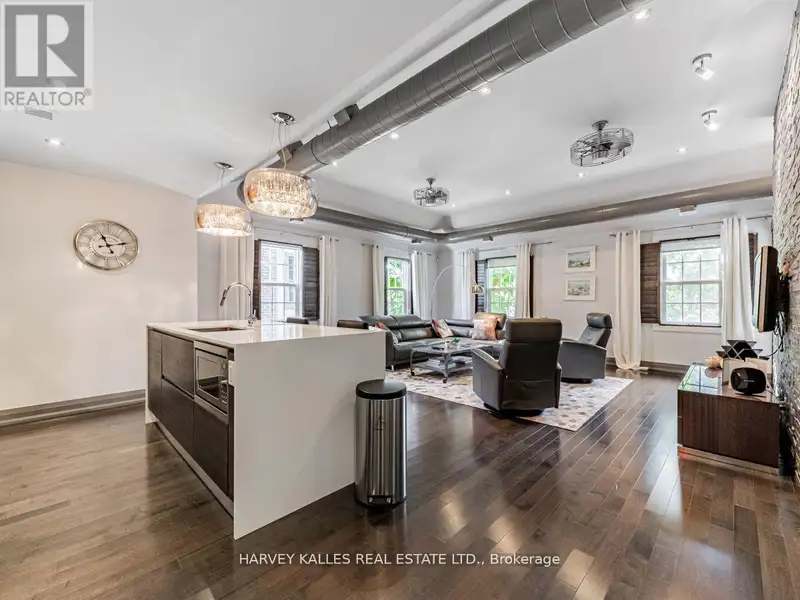 Custom Built Mixed-use Office/residential Property in Thornhill Village, 2013 Award Winner