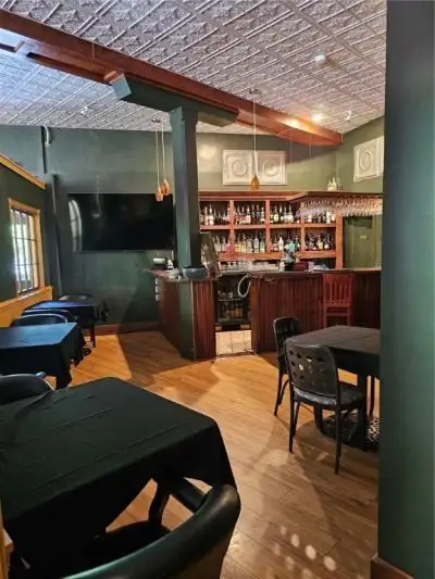 Historic Grand Central Hotel with 15 Suites and Restaurant in Eureka Springs, Ar