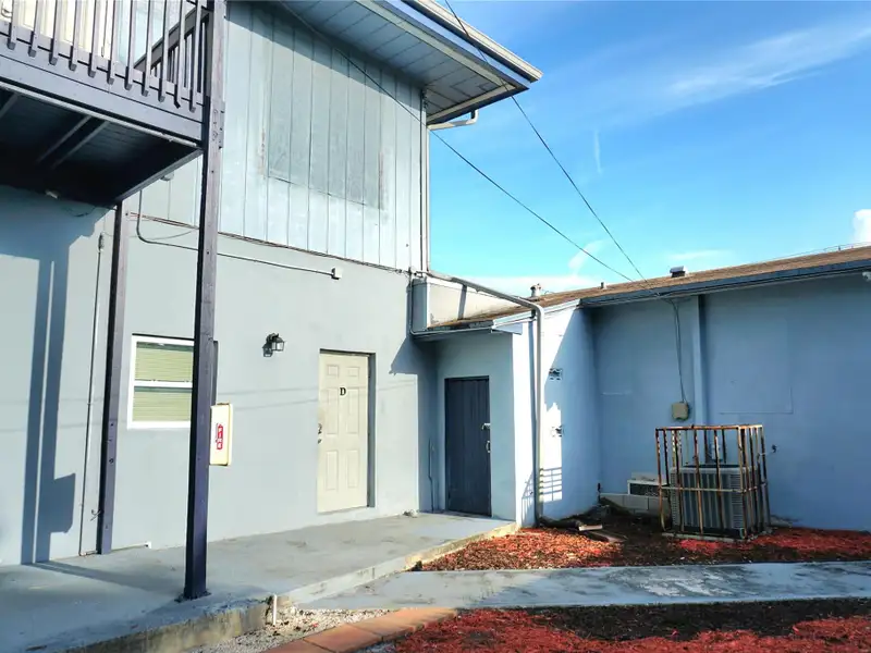 Turnkey Multifamily Investment: 8 Furnished Studios & 2/2 Apartment Near Las Olas