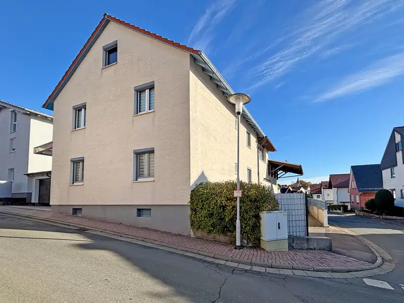Modernized Detached House with Commercial Space in Family-friendly Location