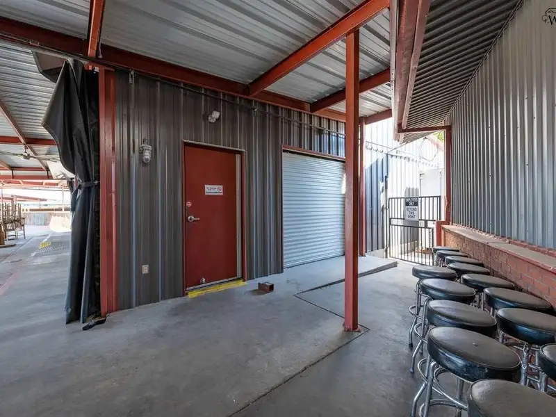 Restaurant/bar for Sale or Lease on 1.24 Acres with Prime Frontage and Ample Parking