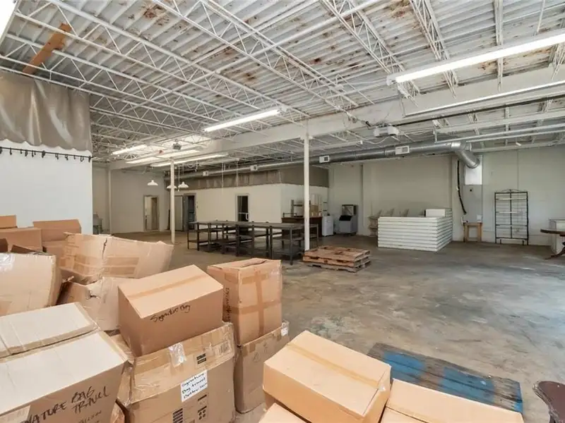 Prime Commercial Space with Dual Storefronts in Midtown, Mobile