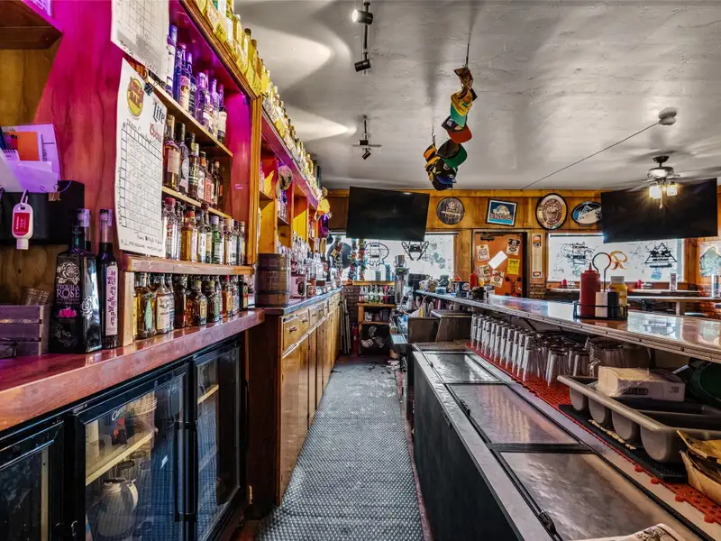 Historic Del's Bar & Grill: Profitable Lakeside Business in Somers, Mt with Liquor License