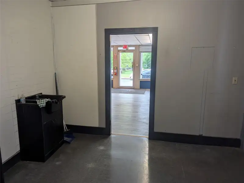 End Unit Commercial Space for Rent Near Main St. - Ideal for Retail or Professional Use