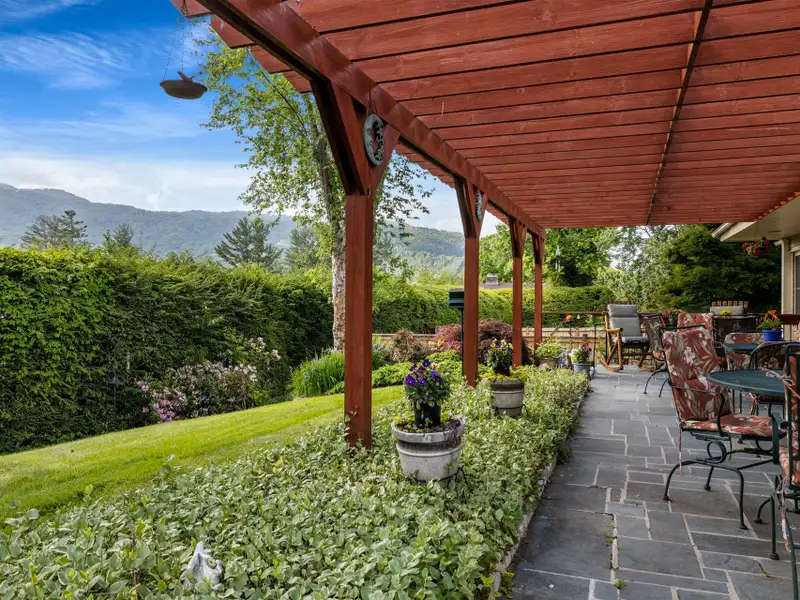 Ranch-style Estate Near Waynesville Inn, 5br/6.5ba, Ideal for Boutique Hospitality or Residence