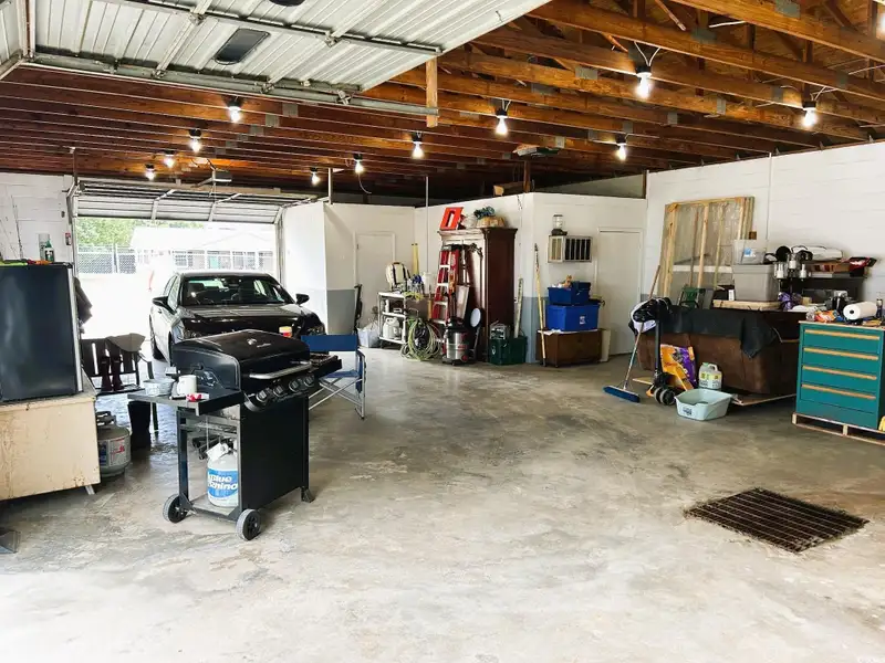 Commercial Property with Office and Warehouse on 1.5 Acres in Andrews, Sc