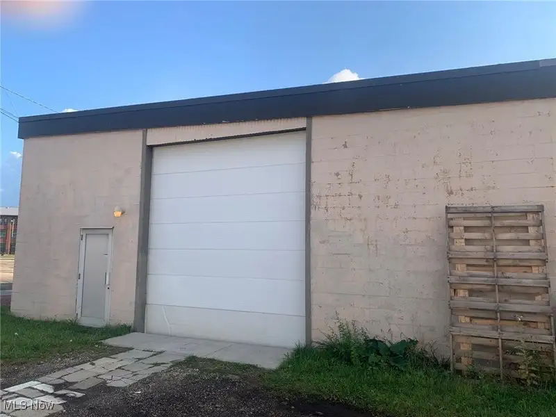 Versatile 11,600 Sf Warehouse with Office Space in Canton, Oh