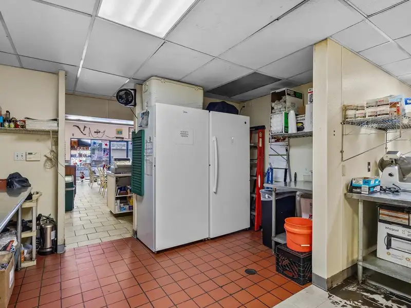 Established Restaurant Opportunity in High-visibility Cottonwood Mall, Grand Junction