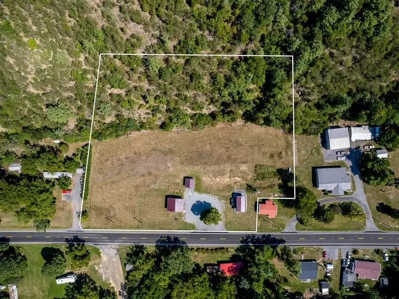 Versatile Commercial Property with Salon, Office Space, and Residential Potential Near Brandywine Lake
