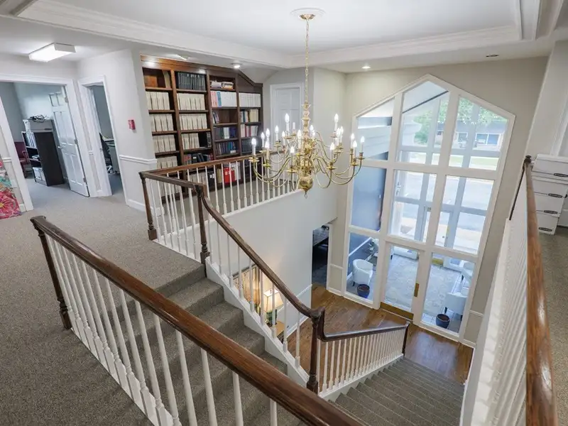 Executive Office Building in Loch Winn Business Park, Valdosta - Renovated with Ample Space