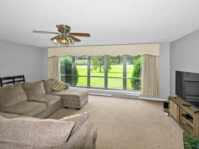 Versatile 2000 Sqft Home on 1.40 Acres in High-growth Huntsville Area