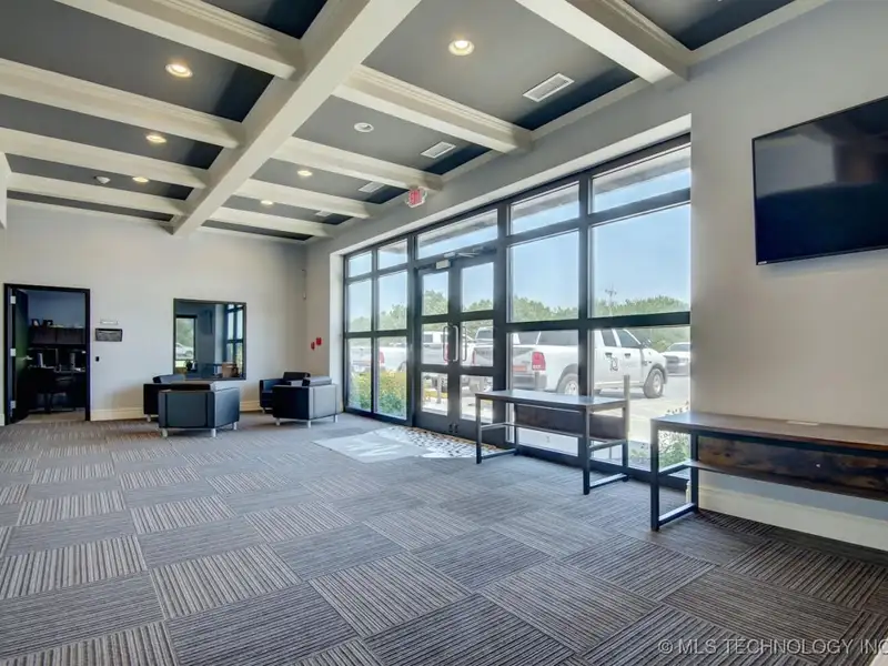 Fully Leased Office/warehouse with Nnn Lease in Prime Location, 45,000 Sf Yard Space