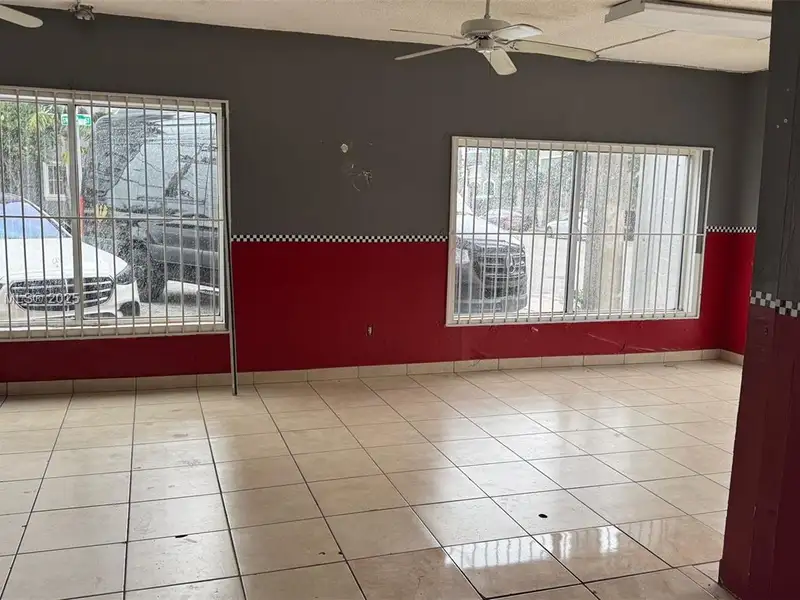 Versatile Commercial Space Available for Various Business Opportunities