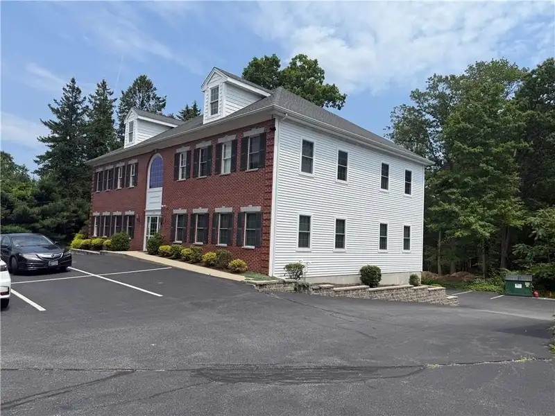 Commercial Office Space for Lease in Prime Cumberland Location - 1,260 Sq Ft Suite