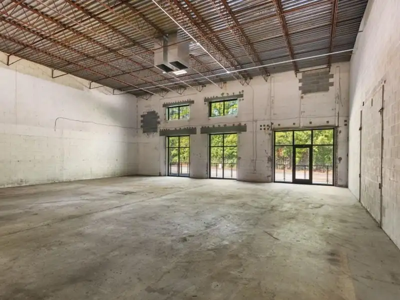 Industrial/flex Building in Prime Atlanta Location with Recent Upgrades and Parking Options