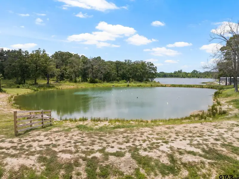 Turnkey Short-term Rental in Twin Lakes Resort, Mount Pleasant - Lakefront Access and Amenities