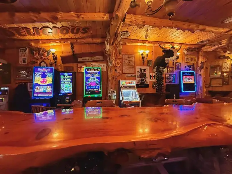 Turnkey Lodge-style Investment Opportunity in Berlin with Unique Interior and Bar